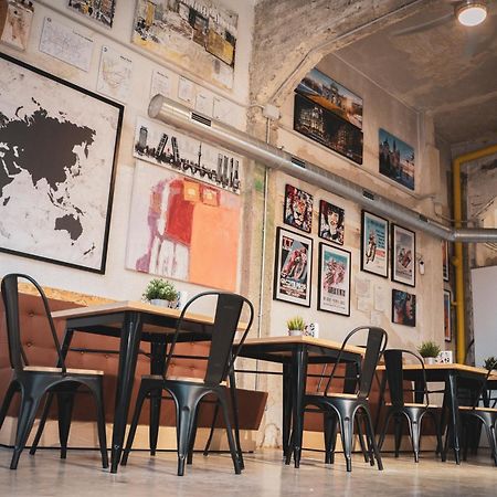 Gallery Hostel Madrid Residencia Ngoại thất bức ảnh