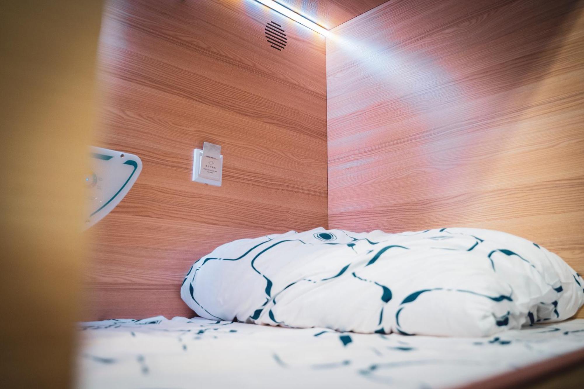 Gallery Hostel Madrid Residencia Ngoại thất bức ảnh