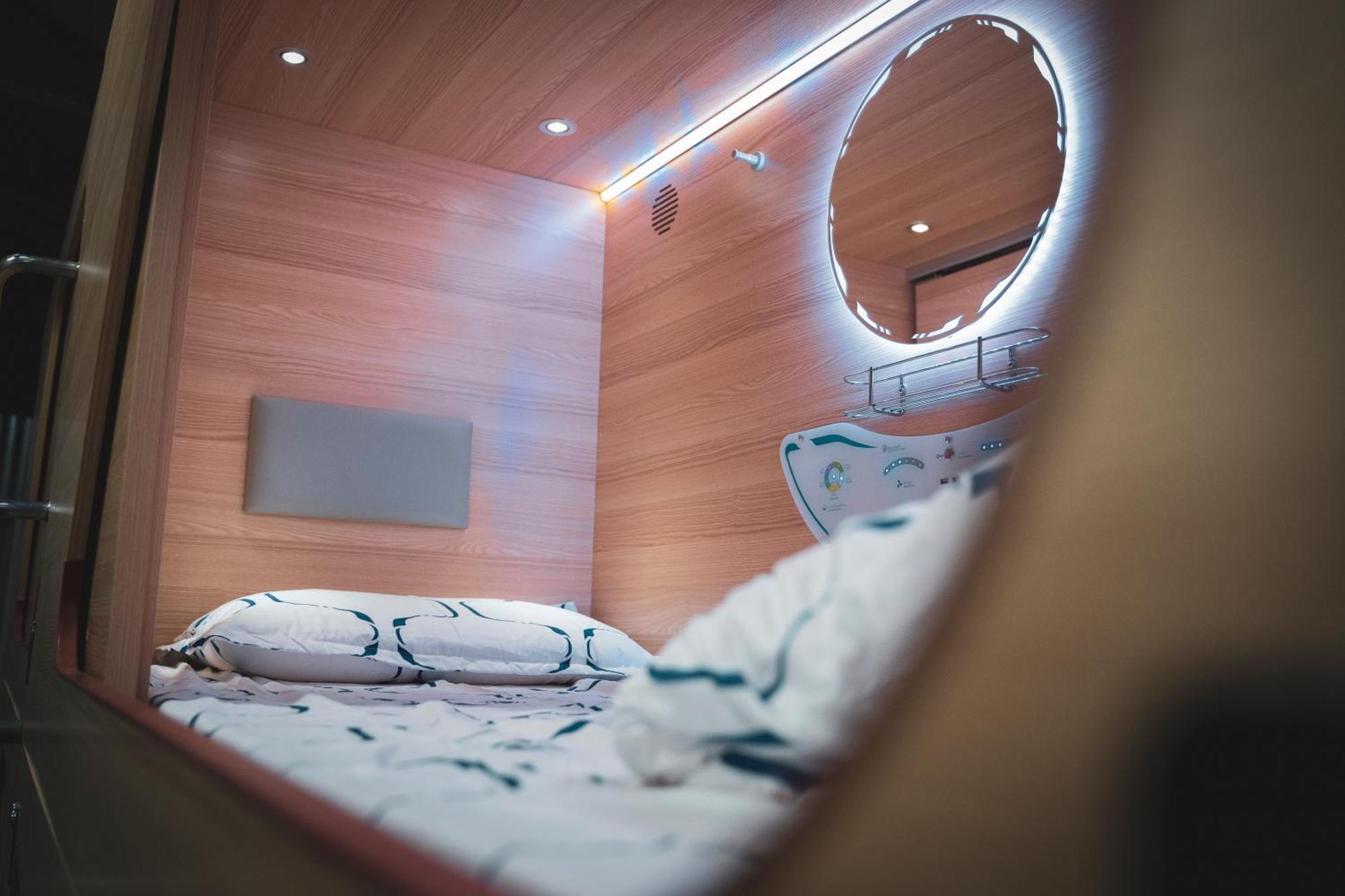 Gallery Hostel Madrid Residencia Ngoại thất bức ảnh