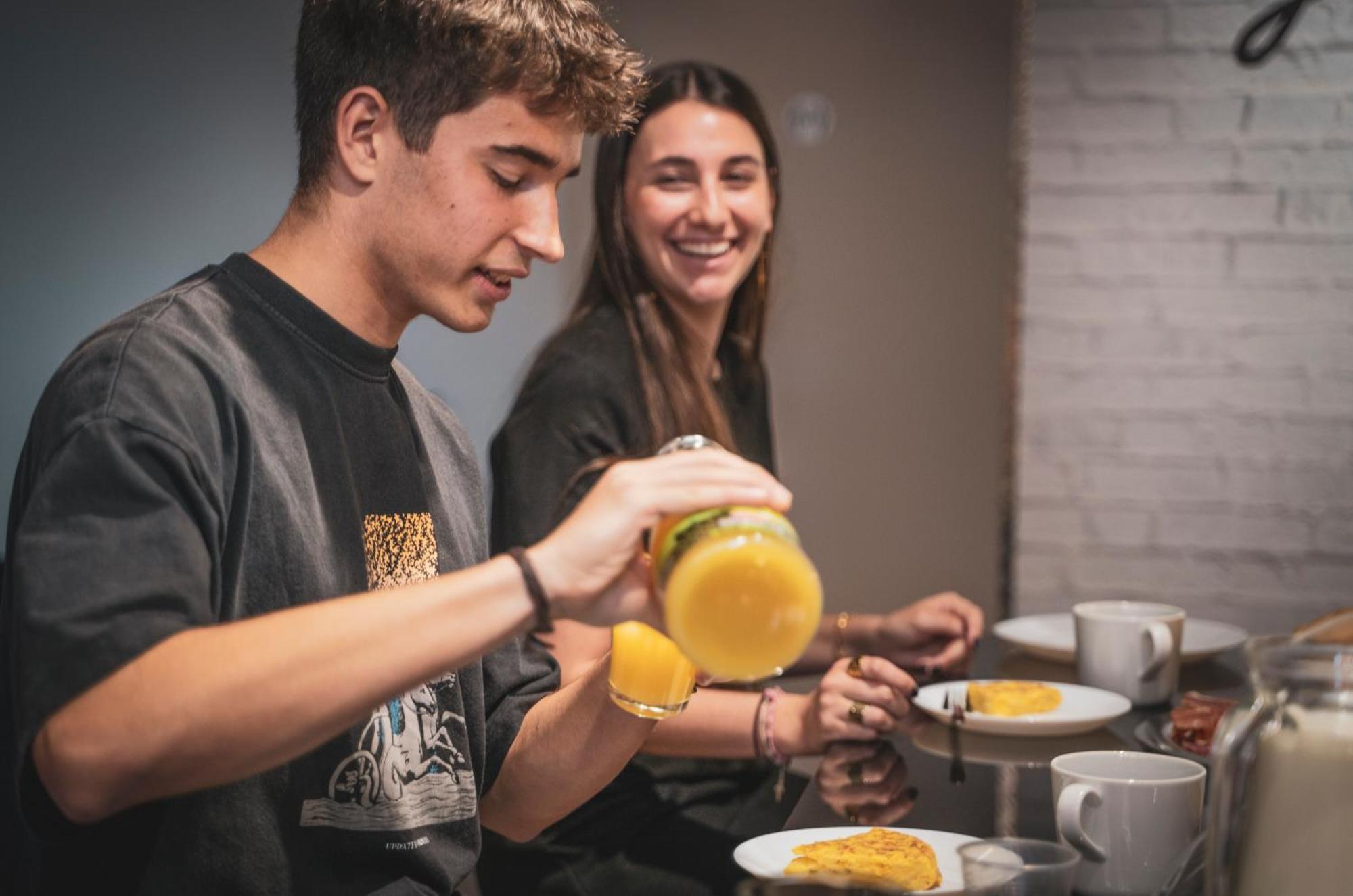 Gallery Hostel Madrid Residencia Ngoại thất bức ảnh