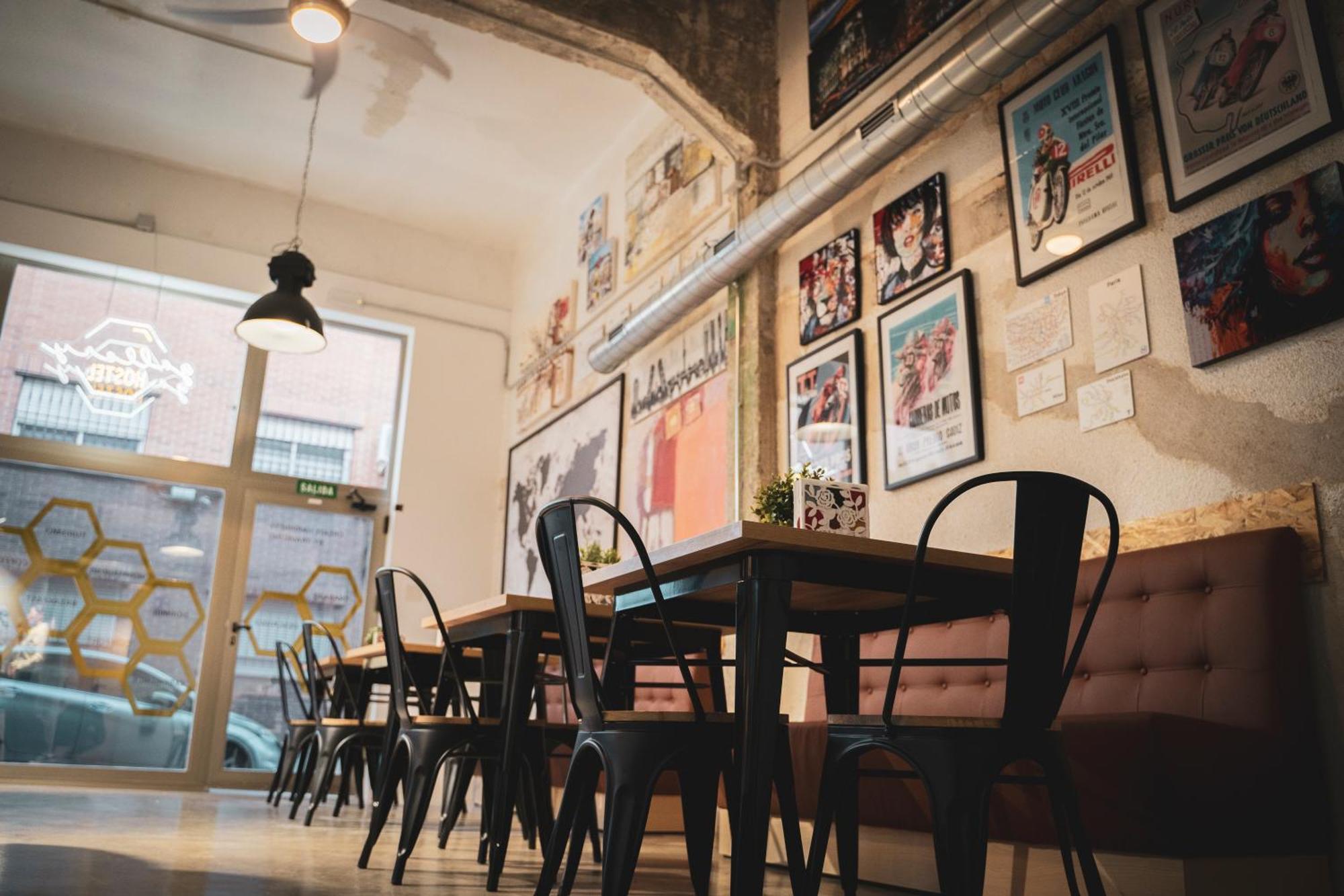 Gallery Hostel Madrid Residencia Ngoại thất bức ảnh