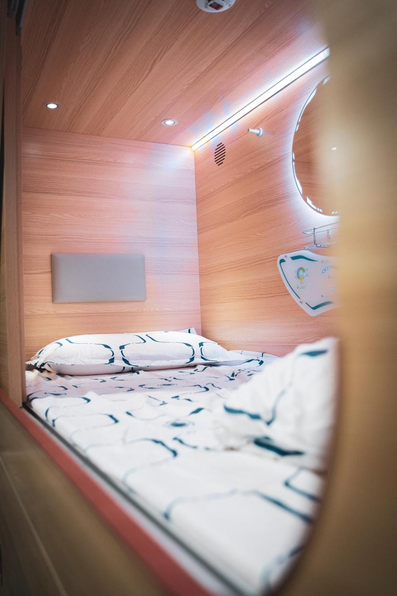 Gallery Hostel Madrid Residencia Ngoại thất bức ảnh