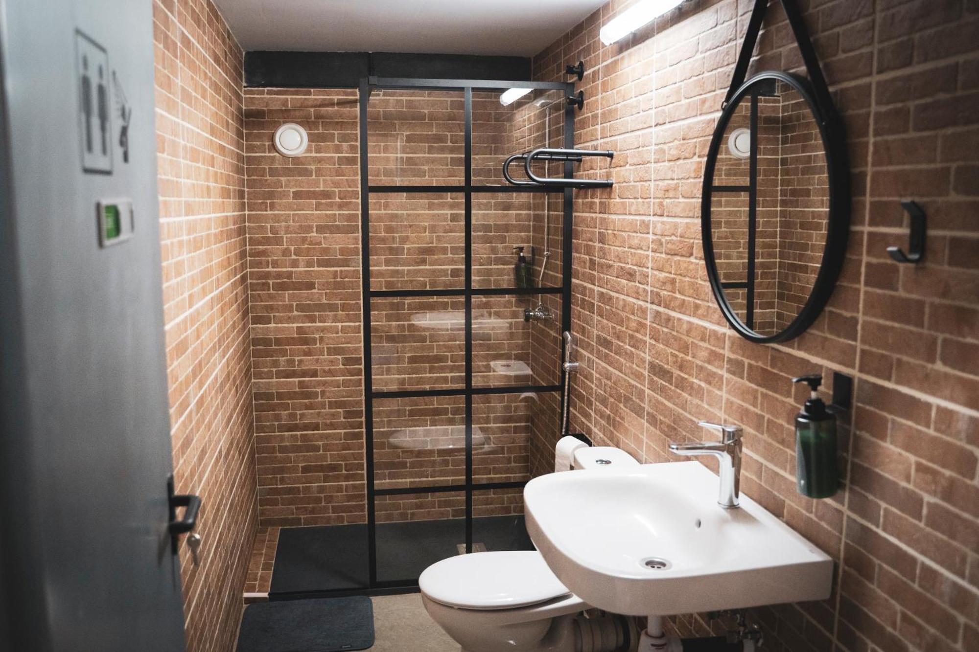 Gallery Hostel Madrid Residencia Ngoại thất bức ảnh
