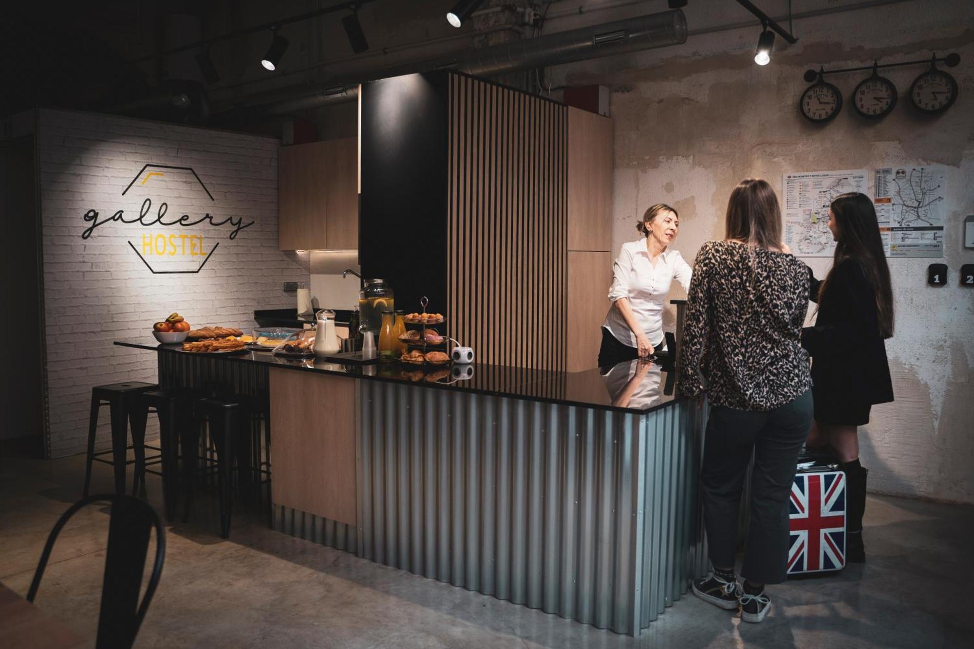 Gallery Hostel Madrid Residencia Ngoại thất bức ảnh